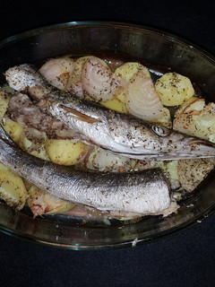 Una foto de Barracuda con patatas al horno