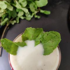 A picture of Sugar-apple and banana milkshake.