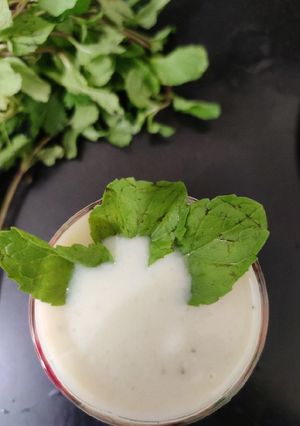 A picture of Sugar-apple and banana milkshake.