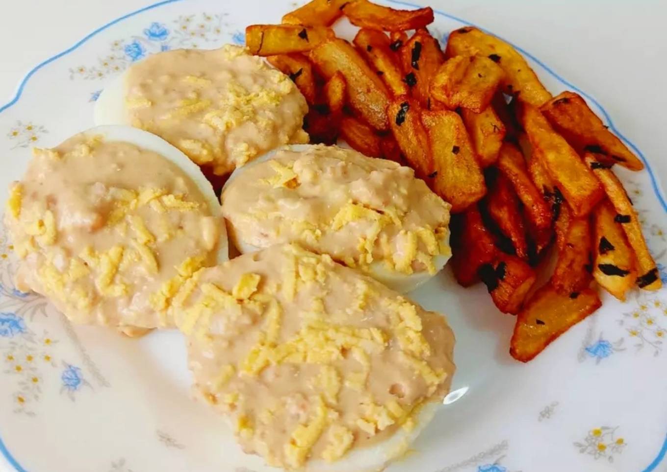 Stuffed eggs