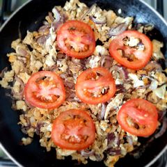 A picture of Oniony eggs.