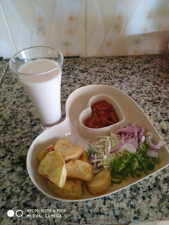 A picture of Fried sweet potato with vegetables.