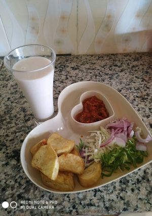 A picture of Fried sweet potato with vegetables.