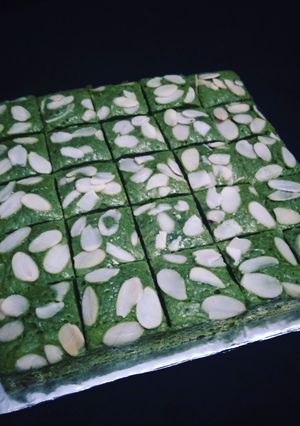 Foto resep AlMaNies (Almond Matcha Brownies)