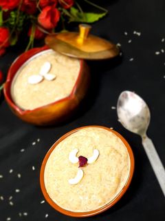 गुड की खीर (Gud ki Kheer Recipe in Hindi) रेसिपी मुख्य फोटो