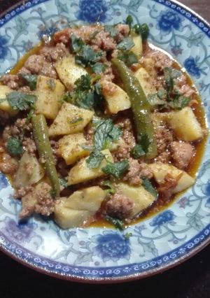 A picture of Aaloo Qeema (mutton mince).
