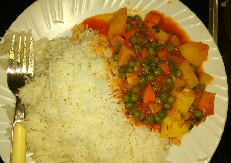 Simple Way to Make Ultimate Potato curry with carrots and peas