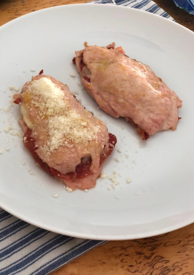 Una foto de Pechuga de pollo rellena con queso
