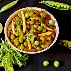 A picture of Matar masala dry.