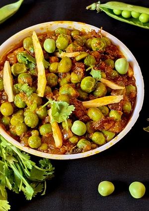A picture of Matar masala dry.