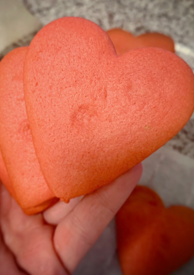 Una foto de Galletas de mantequilla para la `Red Party’ de la guardería de Mateo