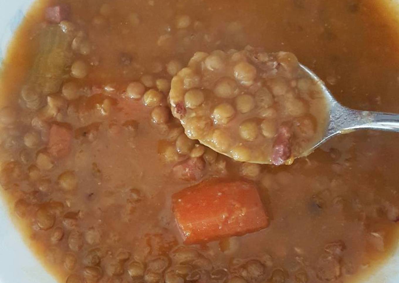 Lentejas con verduras y jamón