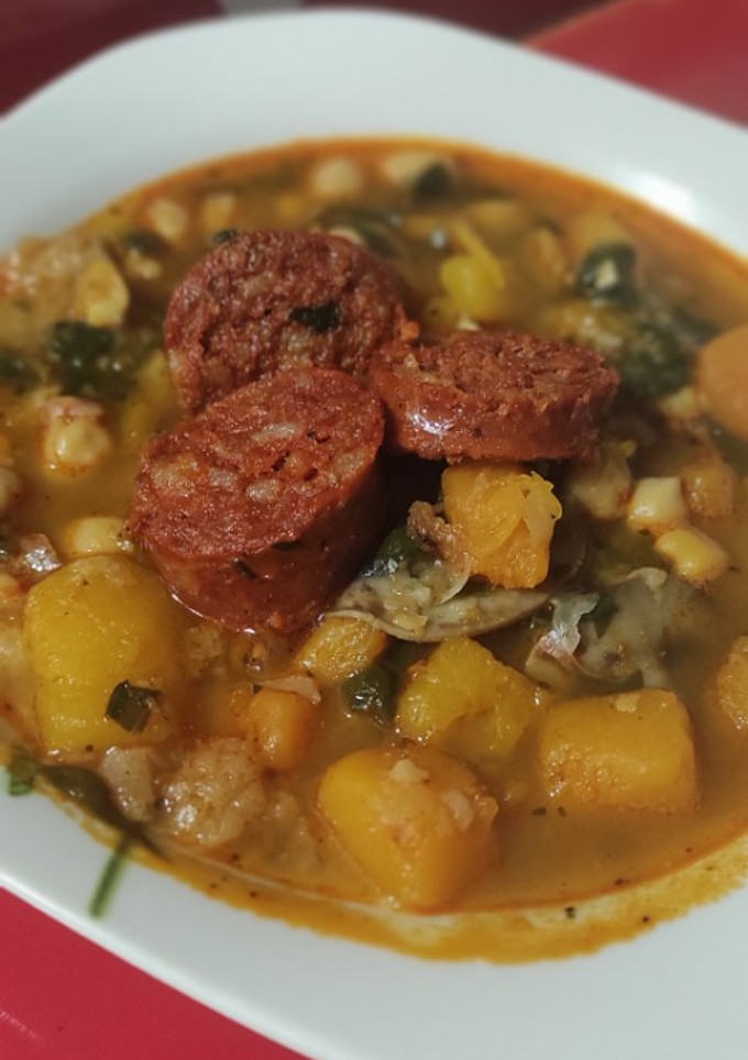 Una foto de Garbanzos con espinacas, calabaza y chorizo