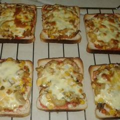 Bread pizza A picture of Bread pizza.