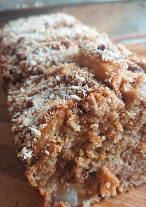 Una foto de Budín integral con 🍐y🍎