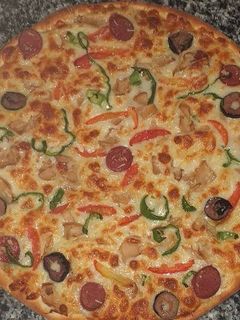 صورة لوصفة بيتزا بالسوسيس