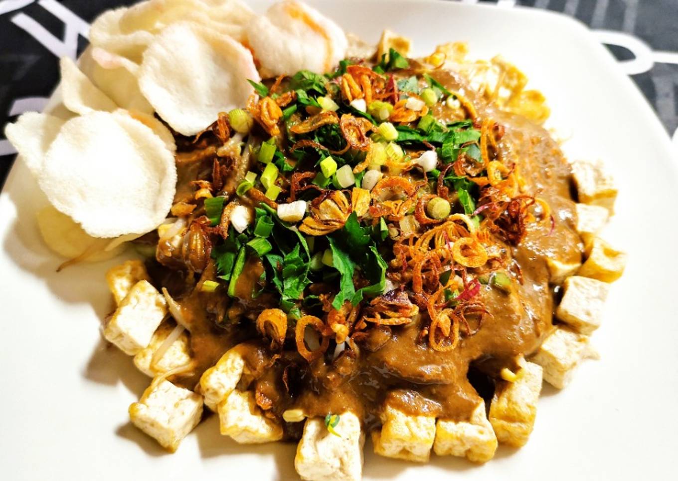 Tahu lontong / tahu tek tek