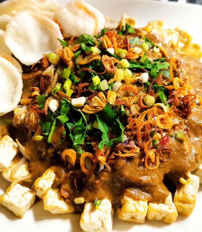 https://img-global.cpcdn.com/recipes/d44bdaa8fd8fdd9f/680x781cq80/tahu-lontong-tahu-tek-tek-foto-resep-utama.jpg