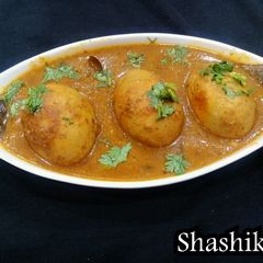 A picture of Egg curry.