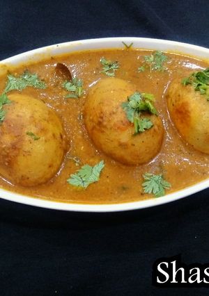 A picture of Egg curry.