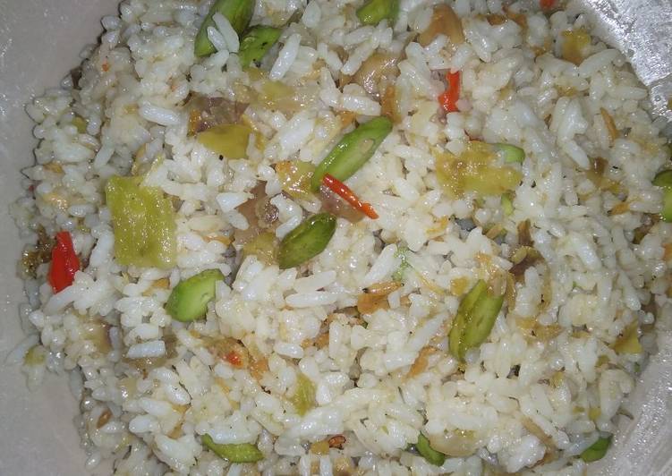Nasi Goreng Putih Petron (Pete Udang Rebon)