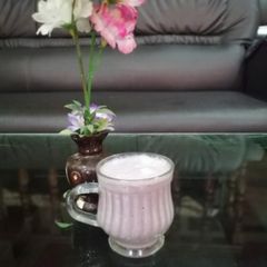 Pista pomegranate milk shake A picture of Pista pomegranate milk shake.