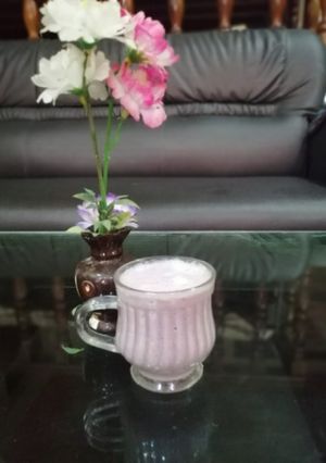 A picture of Pista pomegranate milk shake.