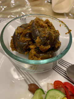 ભરેલા રીંગણ બટાકા નું શાક (Bharela Ringan Bataka Shak Recipe In Gujarati) રેસીપી મુખ્ય ફોટો