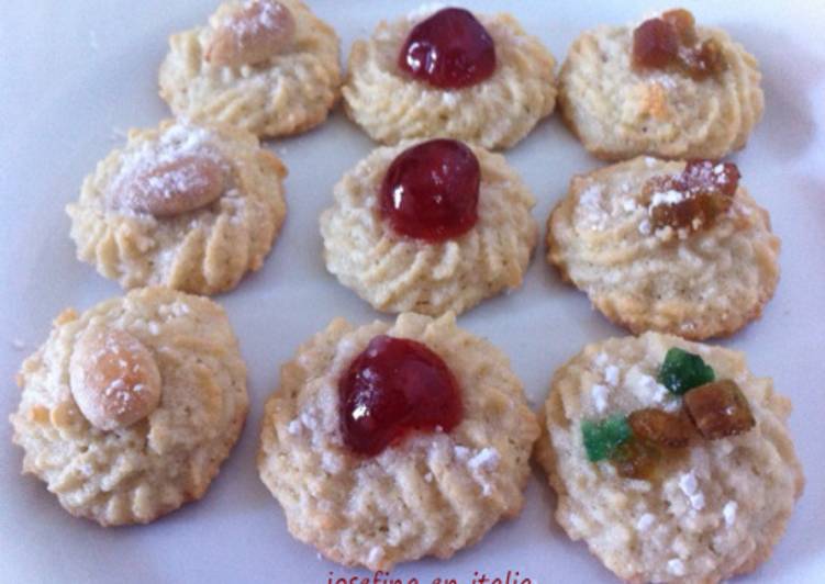 Galletas de almendras/Dolcetti alla pasta di mandorle