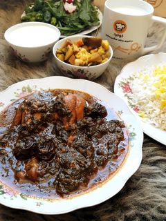 عکسی از دستور خورش آلو اسفناج