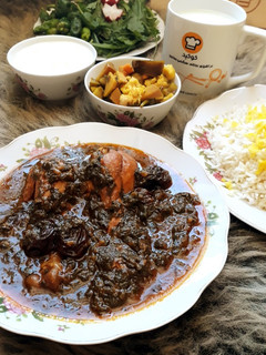 عکسی از دستور خورش آلو اسفناج