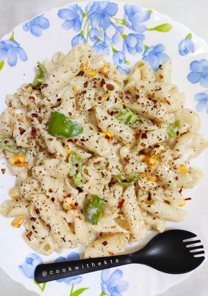 व्हाइट सॉस पास्ता (Pasta in white sauce recipe in hindi) रेसिपी मुख्य फोटो