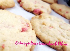 Une photo de Cookies pralines roses et chocolat blanc 🍪