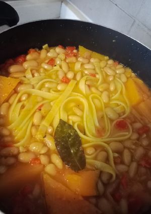 Una foto de Porotos con riendas