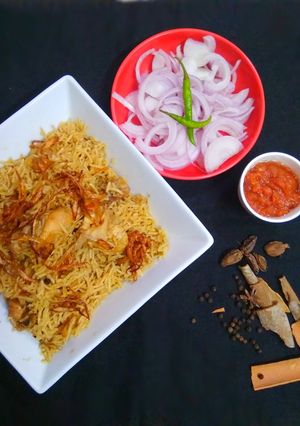 A picture of Golden Yakhni Pulao.