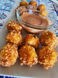 Una foto de Bolitas de queso y jamón york