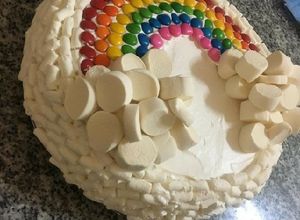 Una foto de Torta arcoíris 🇺🇾😊