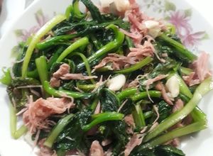 Hình của món Cải ngổng xào thịt hộp.