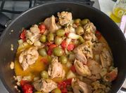 Una foto de pollo con alcaparras