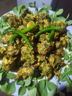 मेथी के क्रिस्पी पकौड़े(methi ke crispy pakode recipe in Hindi) रेसिपी मुख्य फोटो