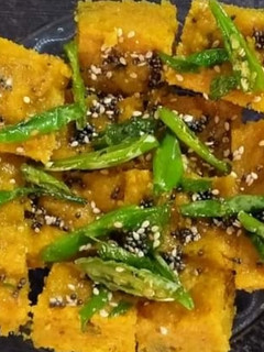 દુધી ના મુઠીયા (Dudhi Muthiya Recipe In Gujarati) રેસીપી મુખ્ય ફોટો