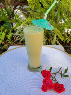 Una foto de Smoothie palta-pelón-durazno