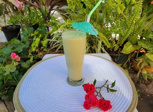 Una foto de Smoothie palta-pelón-durazno