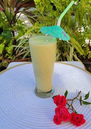 Una foto de Smoothie palta-pelón-durazno