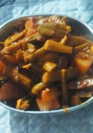 ગુવાર બટાકા નું શાક (Guvar Bataka Shak Recipe In Gujarati) રેસીપી મુખ્ય ફોટો