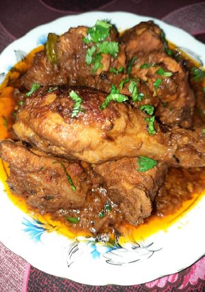 A picture of Fry chicken with gravy.