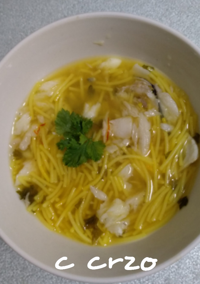 Una foto de Sopa de pescado con azafrán