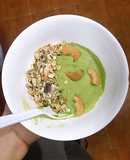 Sinh tố bơ cùng hạt Garnola giảm mỡ