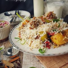 A picture of White biryani.