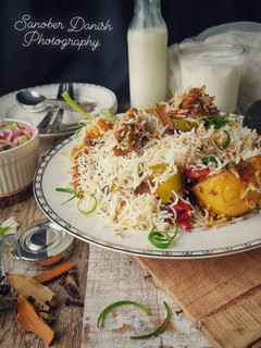 A picture of White biryani.
